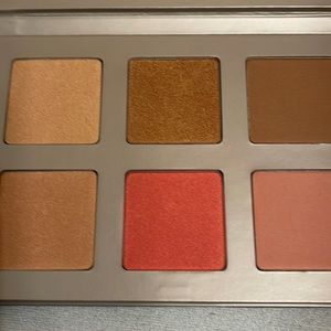 Iconic London-blaze chaser face palette